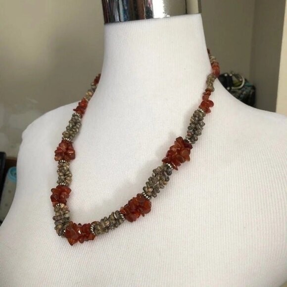 Shell Chip Stone Necklace - Picture 3 of 6